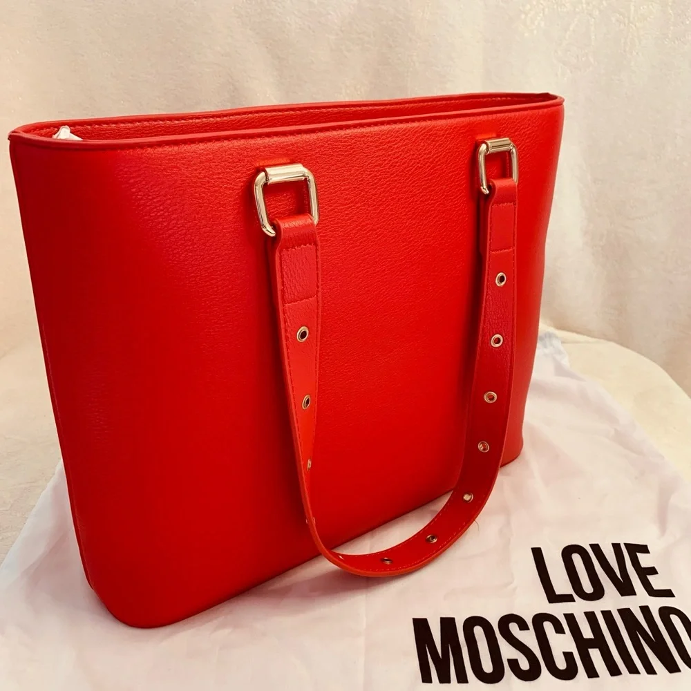 ❤️ Love Moschino red grommet logo tote bag. - Picture 3 of 4